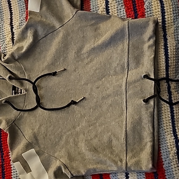 Maverick by Logan Paul, size small croped hoodie, - Picture 4 of 6